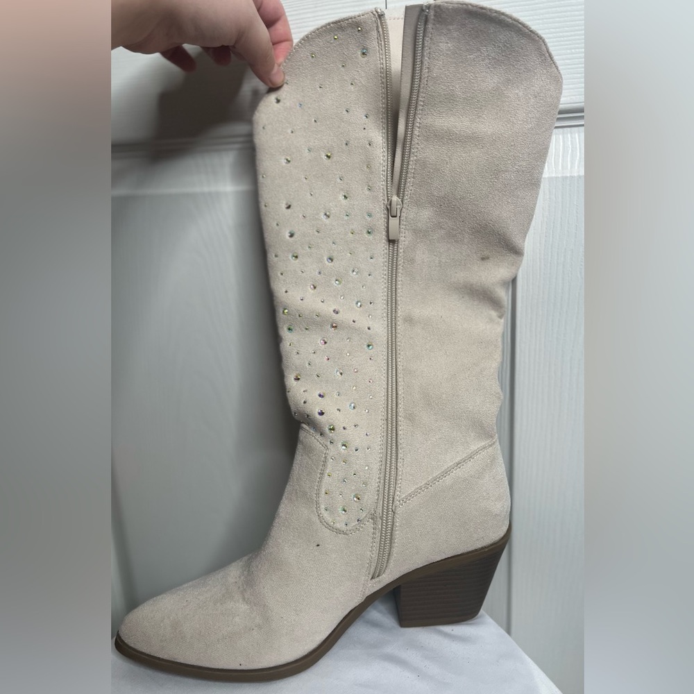 Fringe White Knee-High Boots - Picture 4 of 7